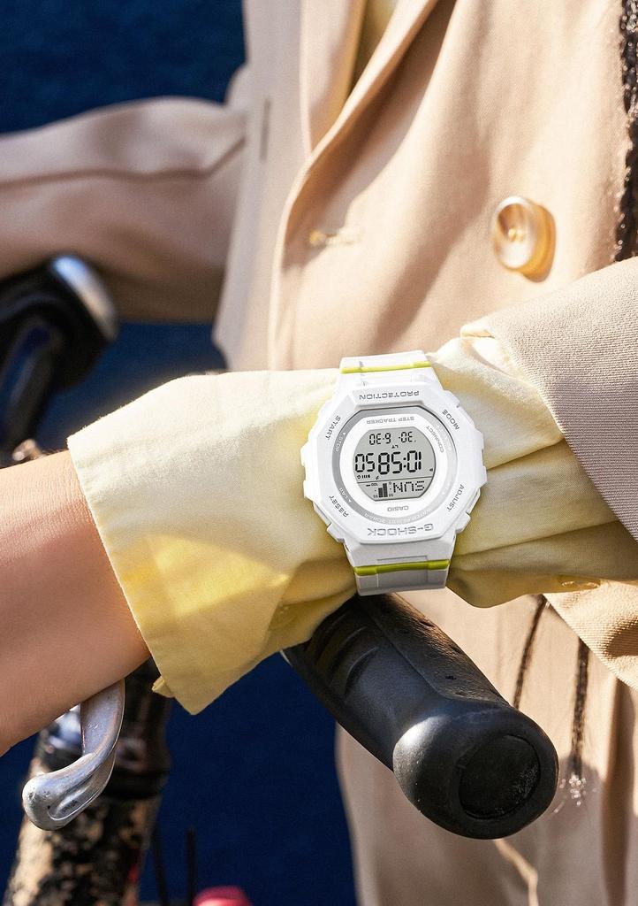 Casio Экологически чистые белые часы G-Shock, модель среднего размера, Bluetooth, Материалы, GMD-B300SC-7JF, Женские,