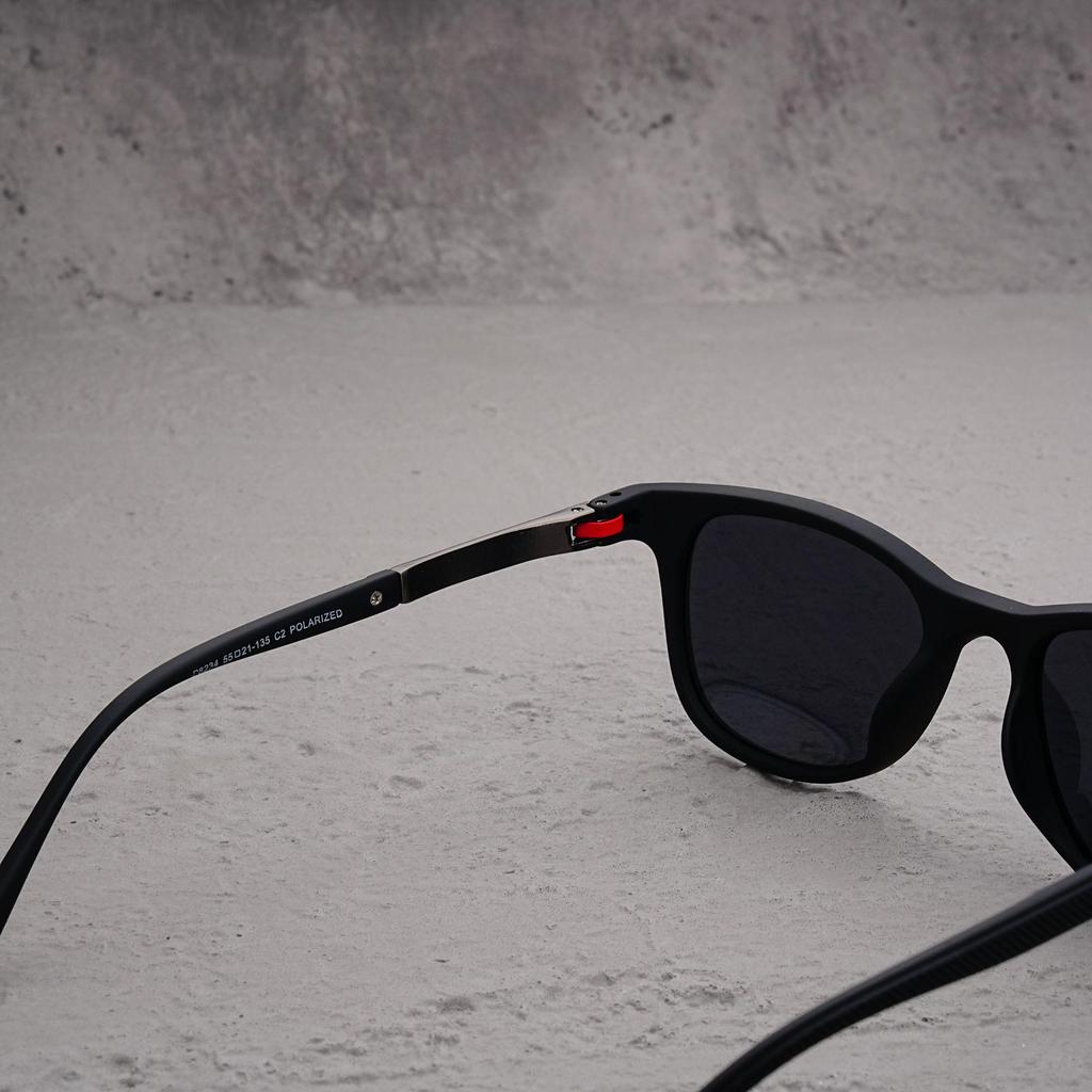Retro Classic Polarized Sunglasses with Square Frame and Rivet Design