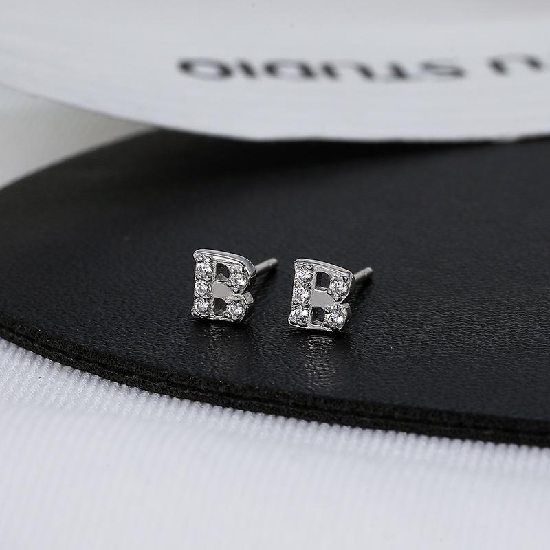 Серьги Banyan Tree S925 Silver с персонализированными буквами и бриллиантами — одиночные серьги-гвоздики в форме косточки для ушей для мужчин и женщин