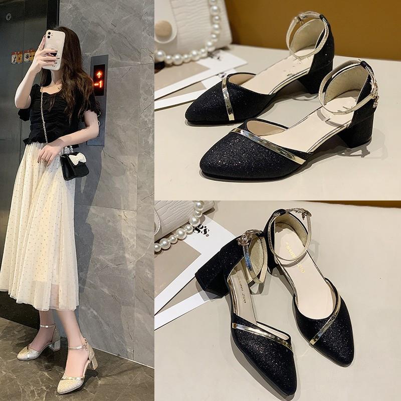 Весенняя и летняя обувь Босоножки больших размеров с острым носком на толстом квадратном каблуке Женская обувь Босоножки на одной пуговице Женская обувь