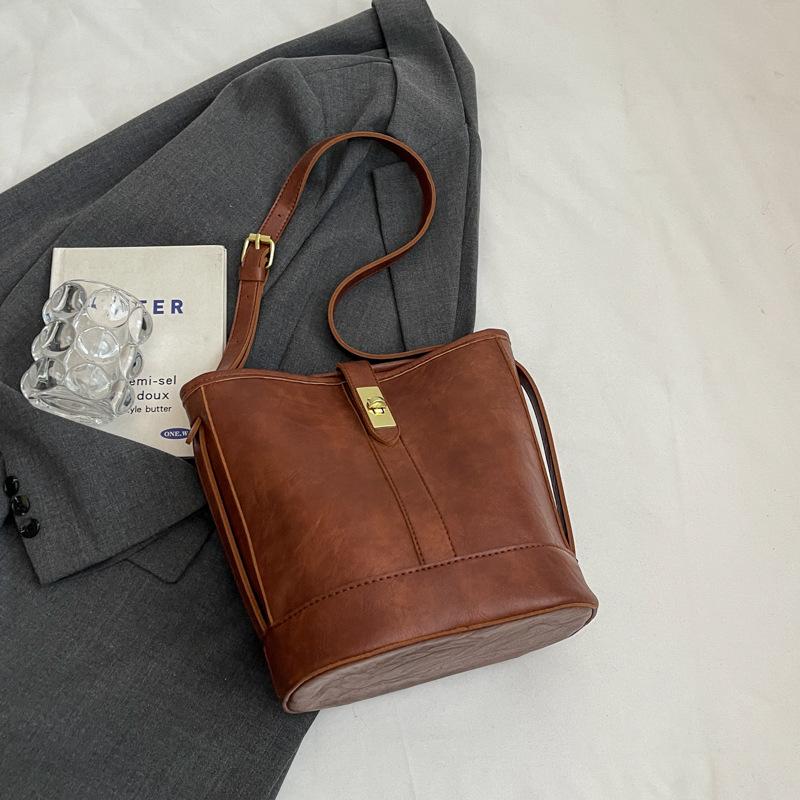 2024 New Korean Version Large-capacity Bucket Bag Fashion Trend Retro Versatile Women's Bag Shoulder Messenger Bag