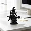 Матовая Черная Статуэтка Ведьмы Готическая на Метле Статуэтка, 3D Печатная Жуткая Настольная Фигурка для Маленькой Полки Домашней Вечеринки, Декор для Стола на Хэллоуин с Остроконечной Шляпой,