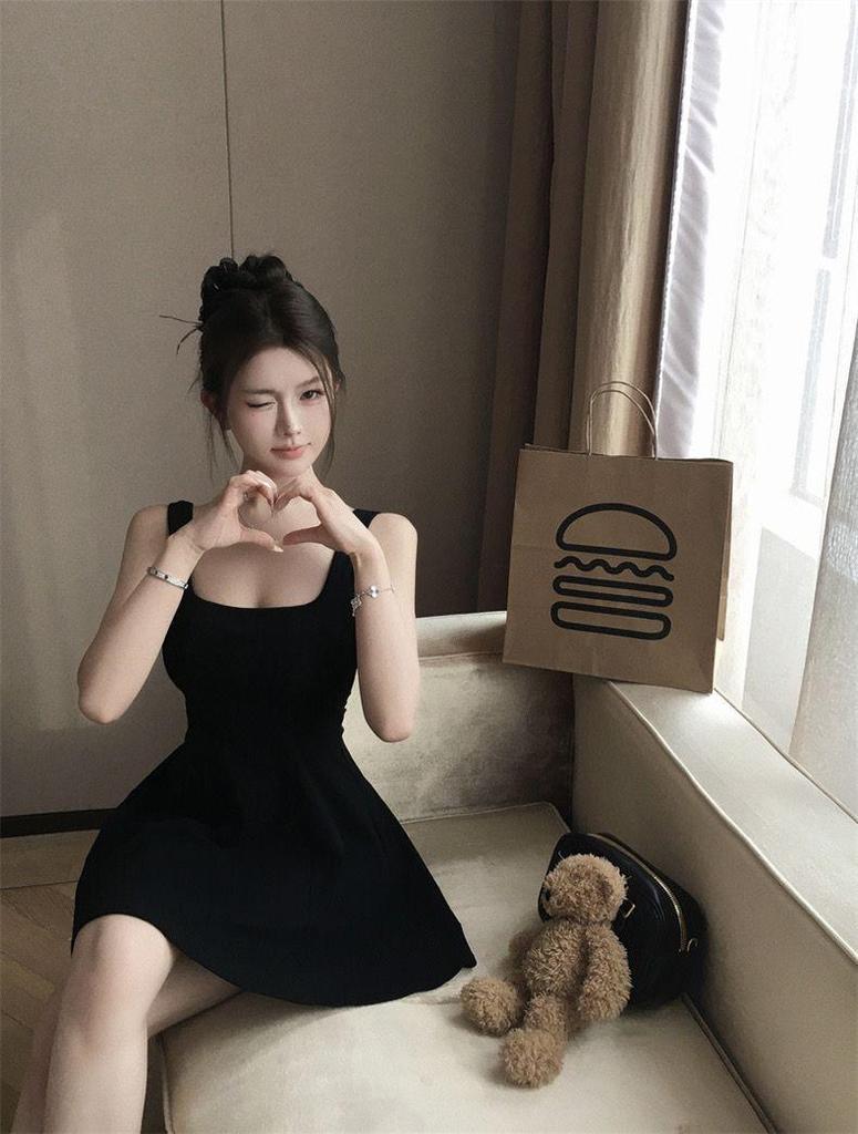 Элегантное А-силуэтное платье на бретелях - Весенне-летняя приталенная короткая юбка