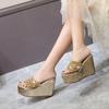 Женские шлепанцы на танкетке, летние пляжные тапочки, повседневные, золотистые, серебристые, из ПВХ, мюли, босоножки на высоком каблуке, с пайетками, женская обувь на платформе
