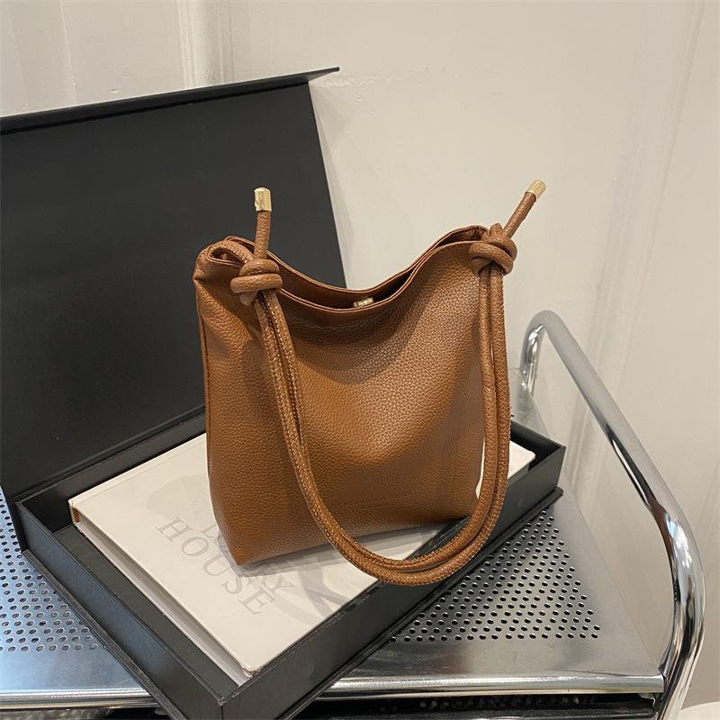 Маленькая женская сумка 2025 новая с узором личи, сумка-ведро под мышкой, нишевый дизайн, универсальная сумка, на плечо, сумка-мессенджер