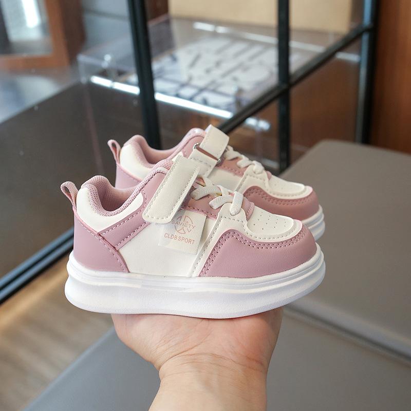 Детская обувь и спортивная обувь для девочек 2025 весна и осень новая кожаная водонепроницаемая повседневная белая обувь для мальчиков детская обувь для скейтборда
