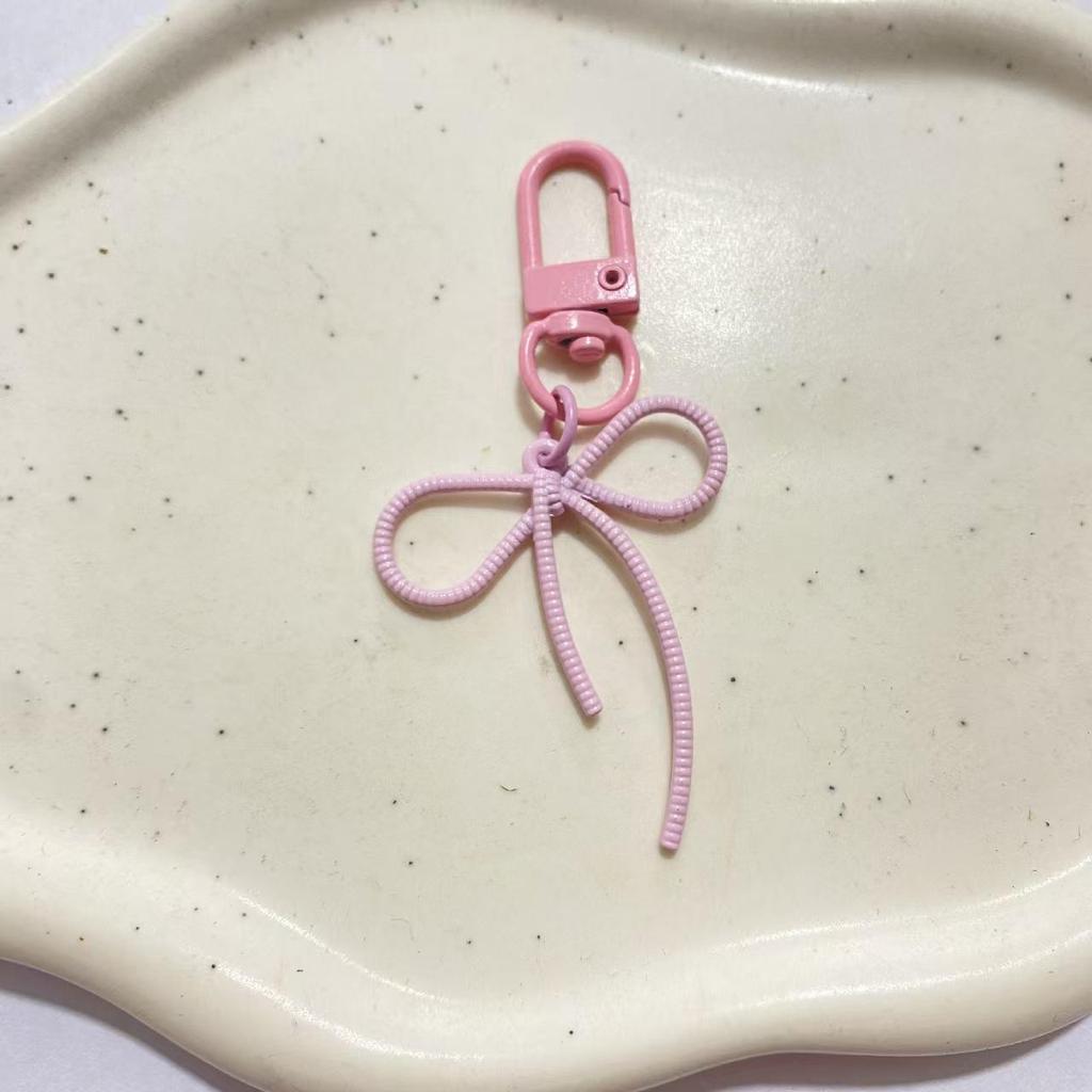 Украшение для брелка-банта «Сбежавшая принцесса» из разноцветной полой ленты