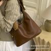 Ретро сумка женская большой вместимости 2025 новая осень и зима простая универсальная сумка через плечо премиальная текстура сумка-тоут для поездок