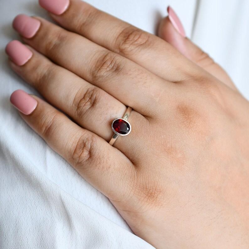 Кольца с драгоценными камнями Кольцо с драгоценными камнями из красного граната Стерлингового серебра 925 пробы Сплошной красный камень Модные массивные кольца для женщин Идея подарка Ювелирные изделия с драгоценными камнями