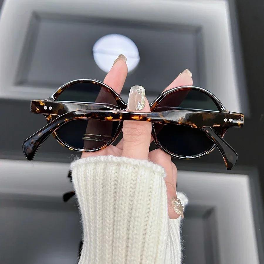 Retro Square Fashion Sunglasses Women Men Vintage Style Casual Trendy Small Female Male