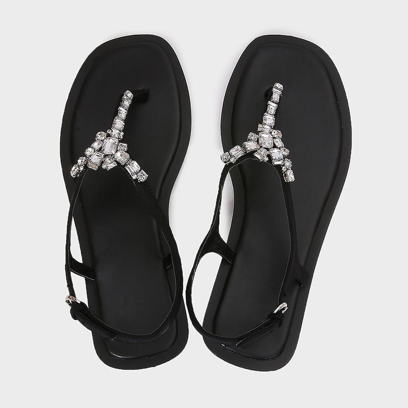 Fashion Shiny Crystal Beading Flat Sandals Women Famous Designer Thong Sandalias Mujer Rhinestone Band Sandalias De Mujer Verano 2025
