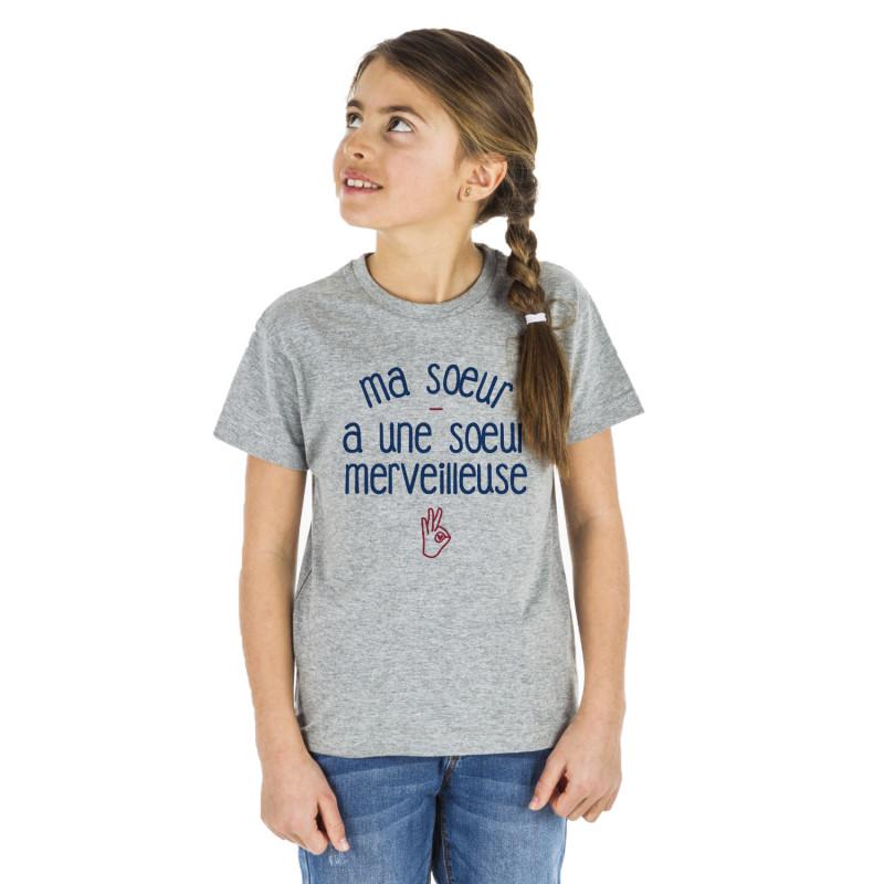 Детская футболка У МОЕЙ СЕСТРЫ ЗАМЕЧАТЕЛЬНАЯ СЕСТРА
