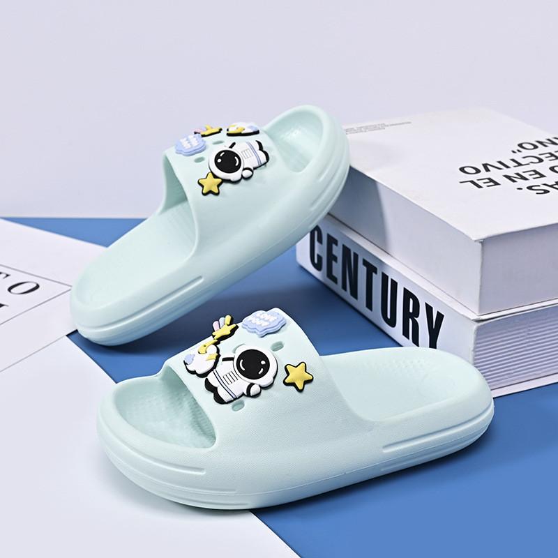 Детские мягкие и нескользящие шлепанцы из ЭВА для мальчиков и девочек. Идеально подходят для ношения дома и на улице.