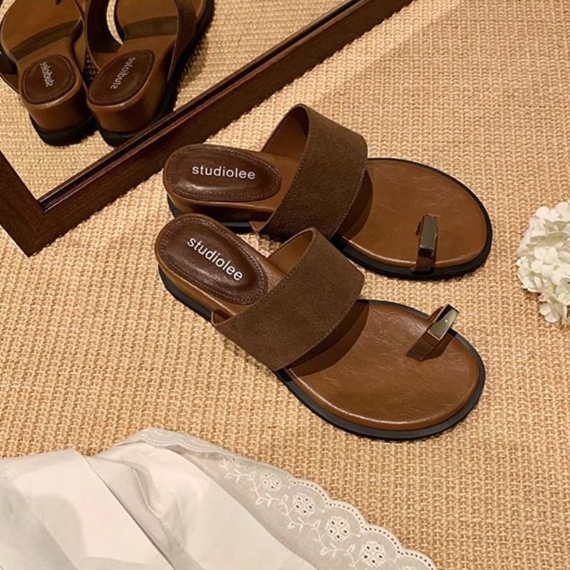 Модные клиновидные тапочки для женщин 2025 Новая мода Платформа-слайдер с перемычкой для пальца Женская обувь Сандалии Женские роскошные плоские тапочки