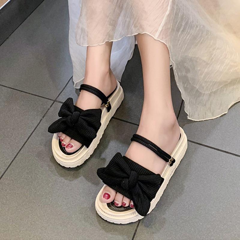 Two wearing sandals female summer flat-bottomed fairy fashion new student fashion thick-soled beach cool slippers
