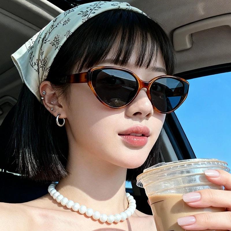 Retro Simple Cat Eye Sunglasses Women Men Exquisite Sexy Luxury Sun Glasses Go Out Travel Seaside Shade Glasses