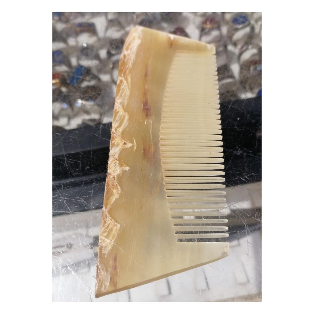 Костяной гребень из бараньего рога питает кожу головы, создает эффект кератина