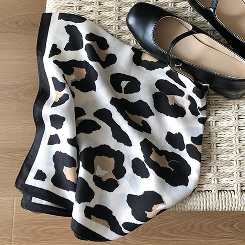 Retro Leopard Scarf Silk-Like 70Cm Ladies All-Match Elegant Square Scarf
