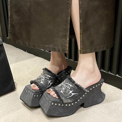Новая женская джинсовая обувь на платформе в готическом стиле с бабочкой и металлическим дизайном, модные летние сандалии без шнуровки с заклепками в стиле панк