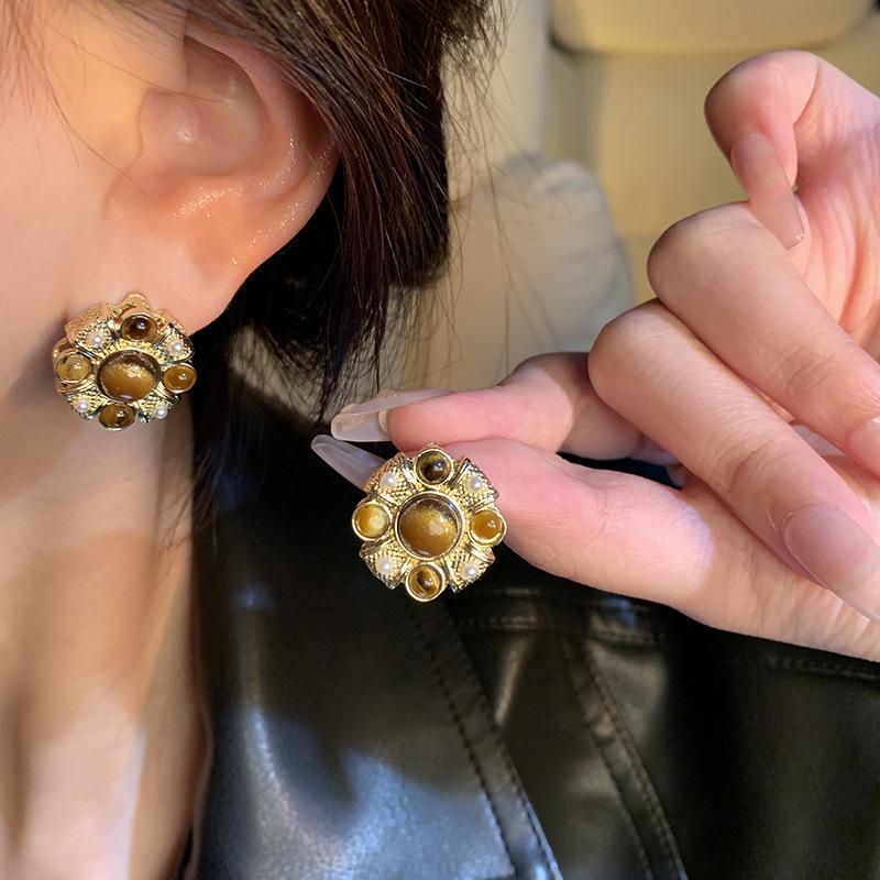 «Элегантные серьги с леопардовым принтом и янтарем с камнями тигровый глаз для женщин — легкие, роскошные и универсальные украшения на осень/зиму»