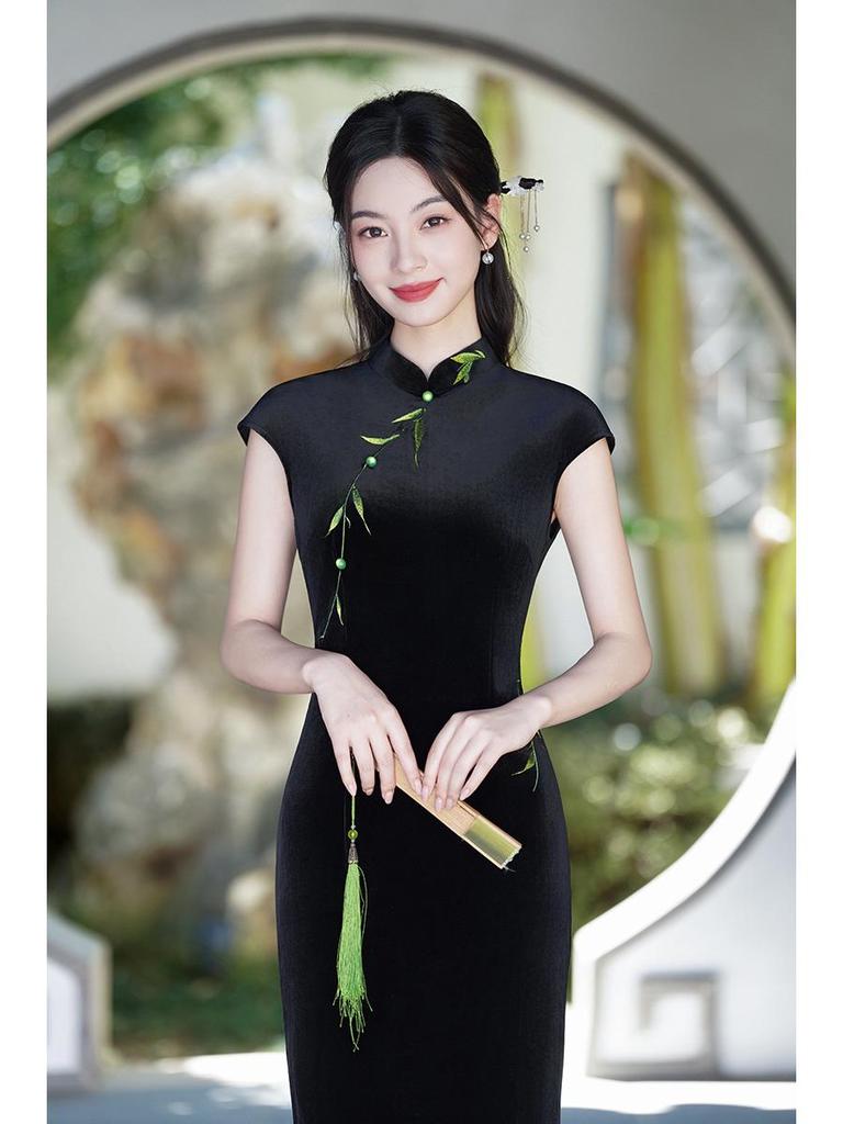Retro Black Velvet Embroidered Sleeveless Cheongsam - Autumn 2025, Stretch Long Style