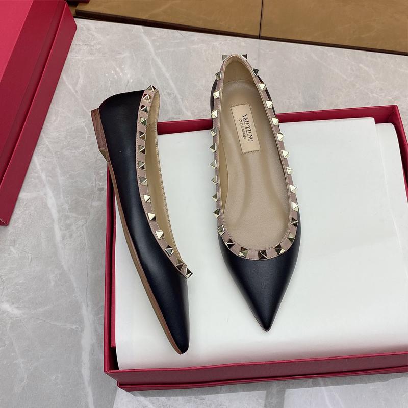 Trendy Fashion Rivets Shallow Black Patent Leather Single Shoes For Women French Style Pointed Flat Bottomed Women's Shoes