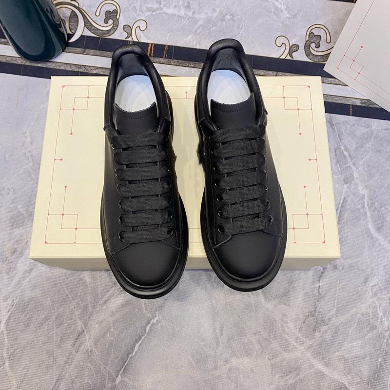 Женские туфли McQueen на толстой подошве, белые, 2025, новая коллекция весна-осень, универсальные спортивные туфли-маффины с увеличением роста, повседневные кеды