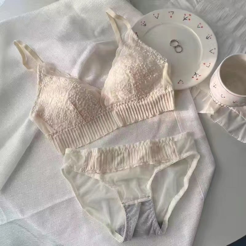 French steel-rimless underwear, women's thin triangle cup, large chest, small lace, small chest, flat chest, double breasts, beautiful back bra.