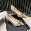 2024 Горячая Распродажа Женская Обувь Базовые Женские Туфли на Высоком Каблуке Модные Вечерние Туфли Женские Металлическая Отделка Слипоны Обувь с Острым Носком Женская