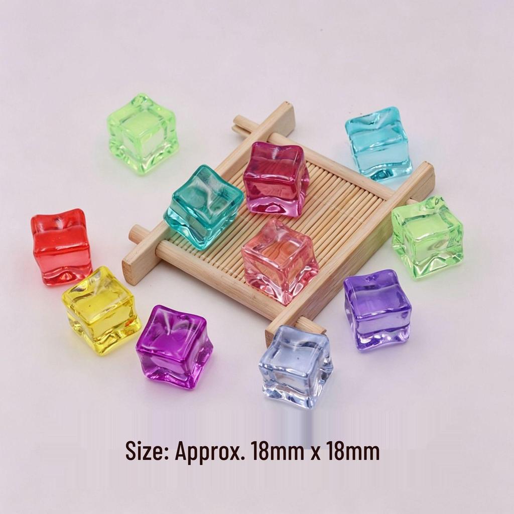 Acrylic Beetle Pendant: Transparent Cartoon Animal Ornament for Kids' Claw Machines and Amusement Park Blind Boxes.
