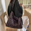 Модный тренд 2025 года повседневная простая личность большая вместимость сумка осень новая женская текстурная на плечо сумка-тоут