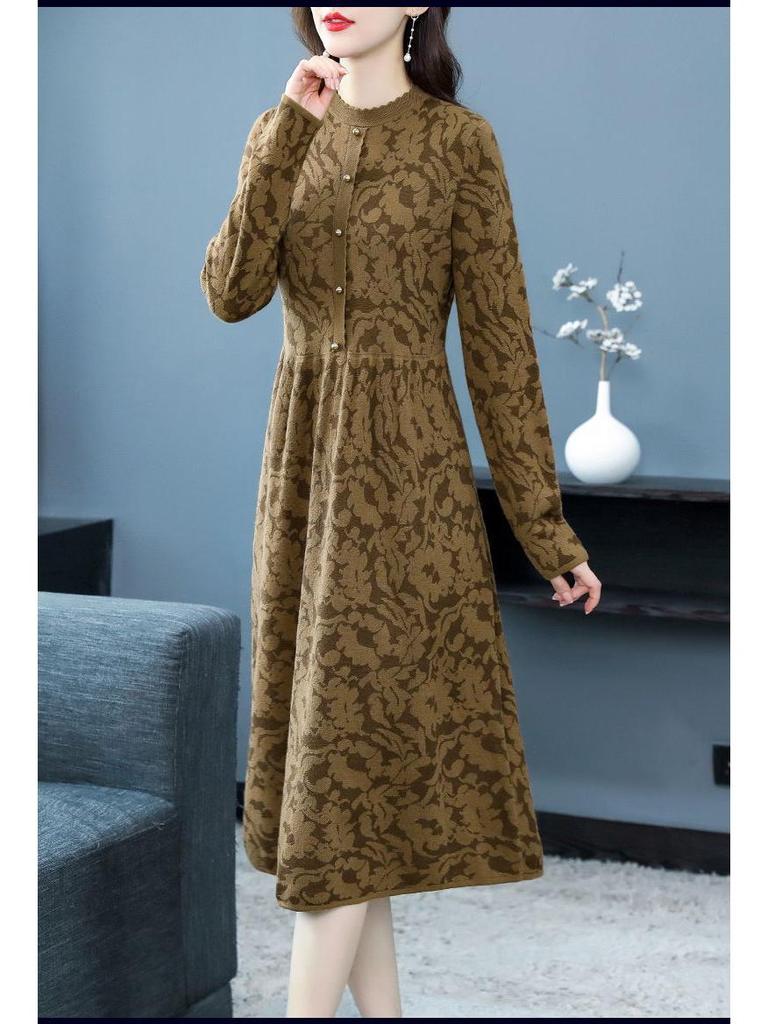 Осень Зима 2025 Платье-свитер длинной вязки с высоким воротом и узором