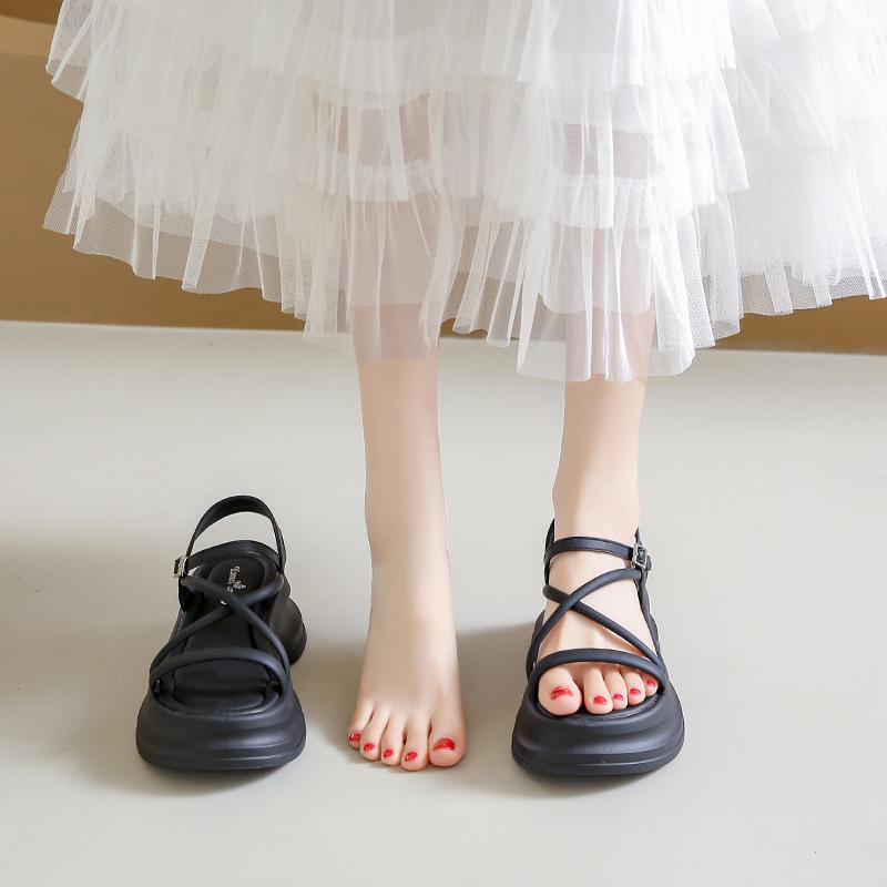 Французские ретро премиум сандалии женские лето 2024 новые однословная пряжка с платформой римские туфли пляжная обувь