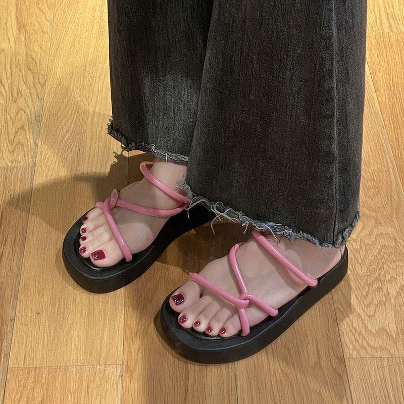 Roman straps cool slippers women wear summer women wear 2025 new open-toed Internet celebrity super fire thick bottom sandals