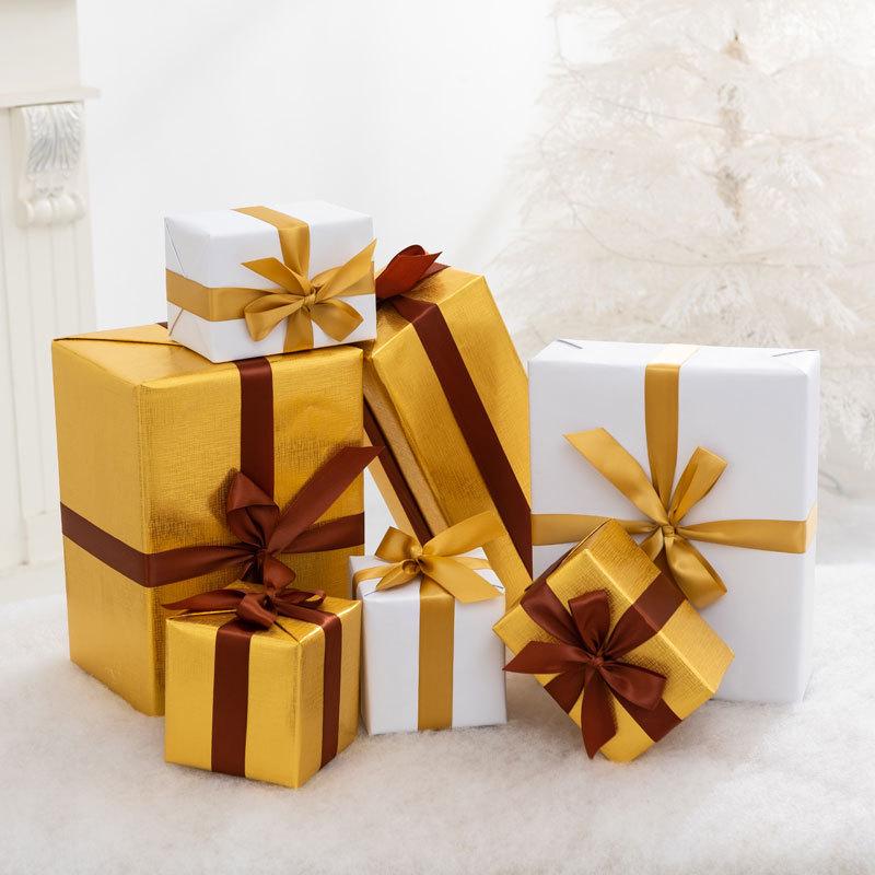 Large Christmas Tree Decoration Set with Snowman, Gift Box, Fence, and Tree Skirt for Shopping Mall Display