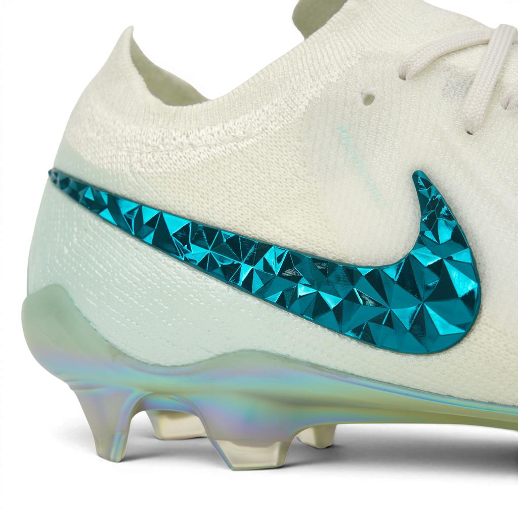 Nike Кроссовки мужские Phantom GX 2 Elite LV8 FG Chromatic Pack белые многоцветные HV4890-100