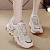 Обувь для папы, женская платформа, весна 2025, новые сетчатые туфли с завышенной талией, маленькие белые туфли, повседневная дышащая спортивная обувь для студентов