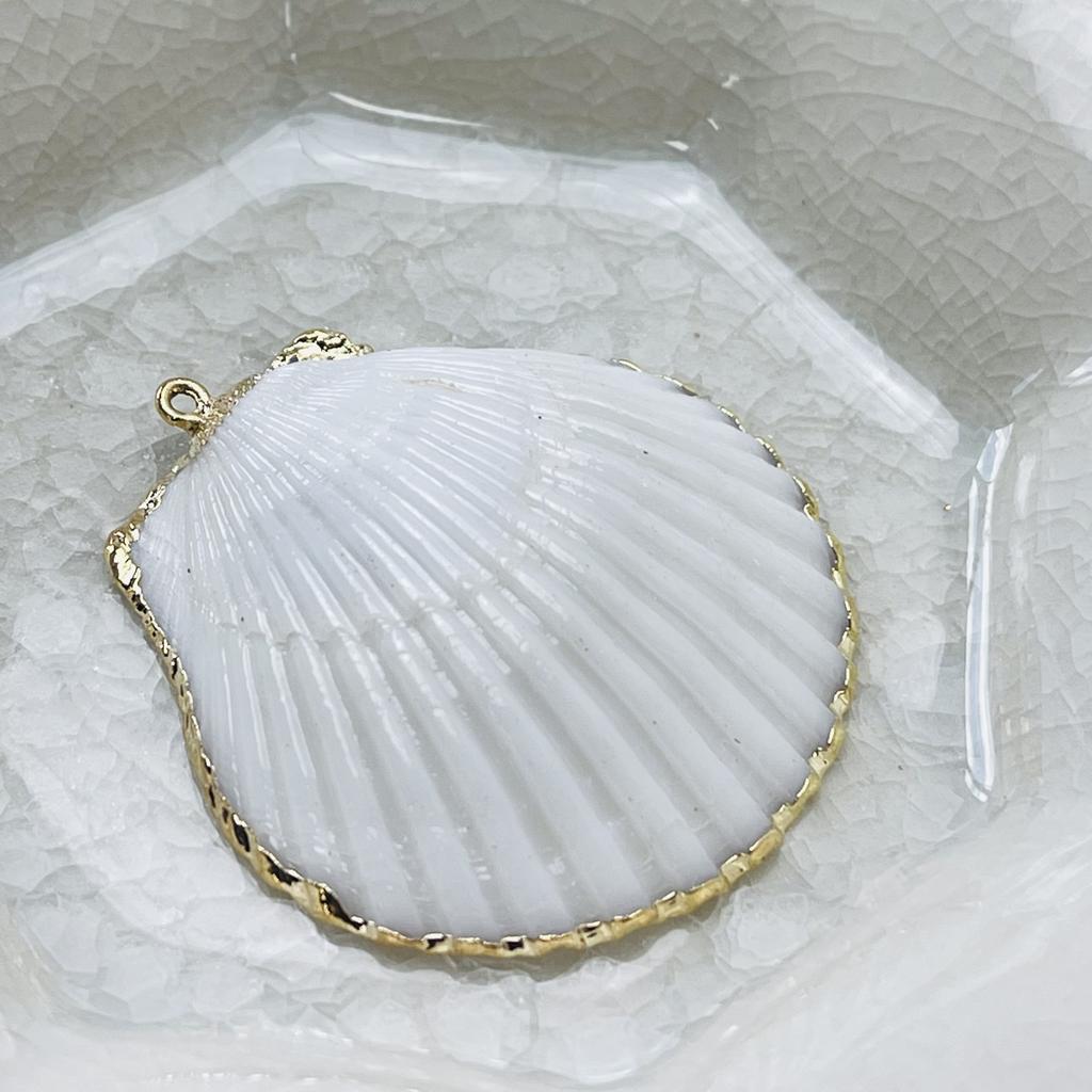 10 шт., Подвески-шармы из белой натуральной ракушки, сплав цинка, с золотистым краем, для DIY, аксессуары для унисекс-ожерелья, креативное изготовление ювелирных изделий, декор для возвращения в школу