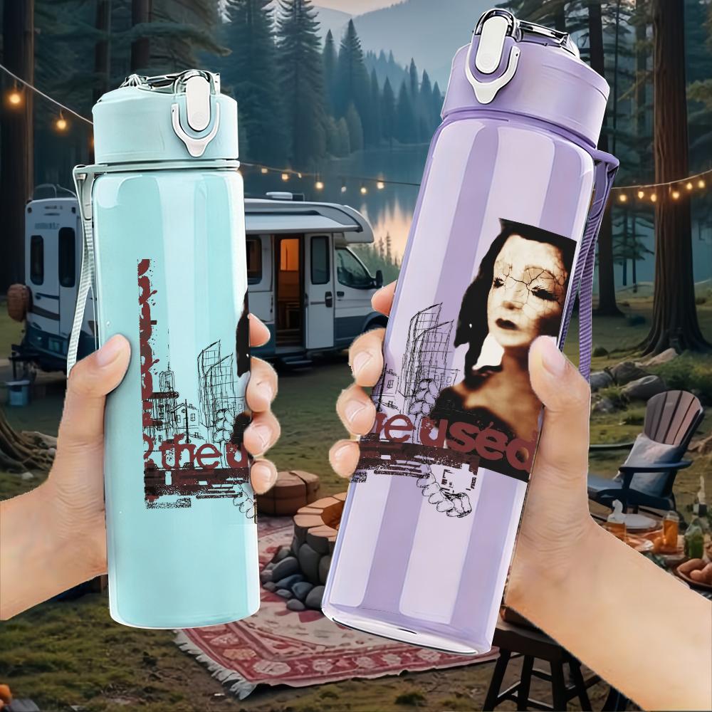 1PC Retro Female Singer Dark Grayscale Portrait Print 750ml Portable Sports Water Bottle Leakproof Gym Outdoor Travel Drink Cup