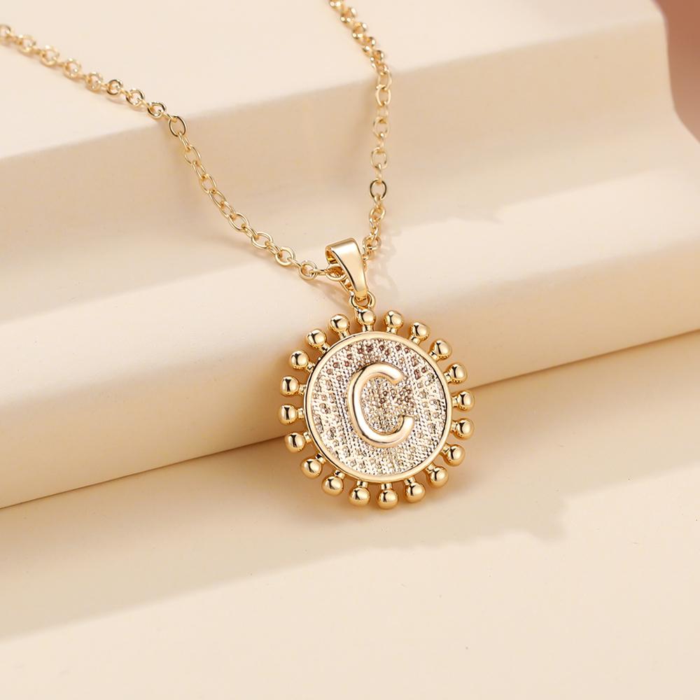 Ожерелье с инициалами для женщин, 1 шт., золотого цвета, круглая подвеска с буквами, цепочка, ожерелье, колье, ювелирные изделия с алфавитом