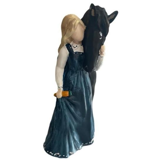Girl Holding Horse Resin Statue Angle Pony Figurine Sculpture Home Office Living Room Desktop Decoration Ornament