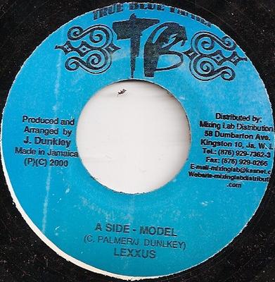 7-дюймовая пластинка LEXXUS / RED DRAGON - Model / Popular NONE True Blue Famil 2000 Ямайка Регги, Ска и Даб Б/У