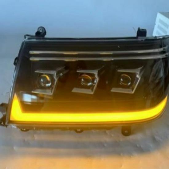 Совместимо с Toyota Land Cruiser LC100 1998-2007 Блок-фара со светодиодными дневными ходовыми огнями и указателями поворота.