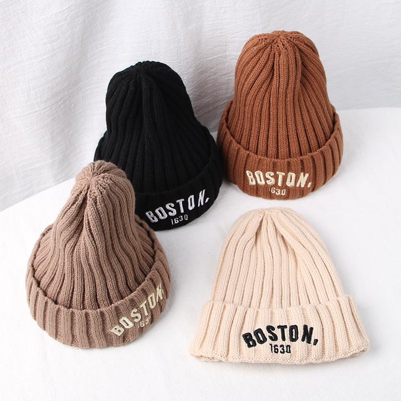 Новая зимняя детская шапка из мягкого хлопка с вышивкой букв для детей 1-6 лет, шапки для мальчиков и девочек, одноцветные теплые вязаные шапочки
