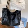 Корейская осенняя сумочка: Новый стиль, большая вместимость, универсальная сумка-тоут с нишевым дизайном, на одно плечо, повседневная носка под мышкой