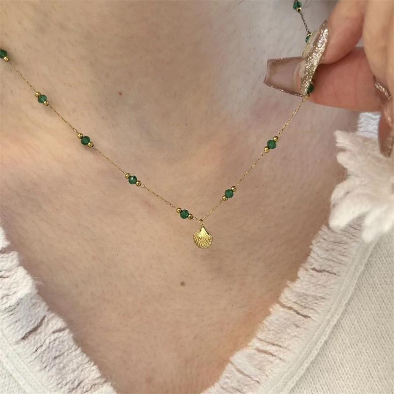 Alloy Plated 18K Gold Handmade Chain Green Bead Shell Necklace Clavicle Chain For Women Vintage Party Jewelry
