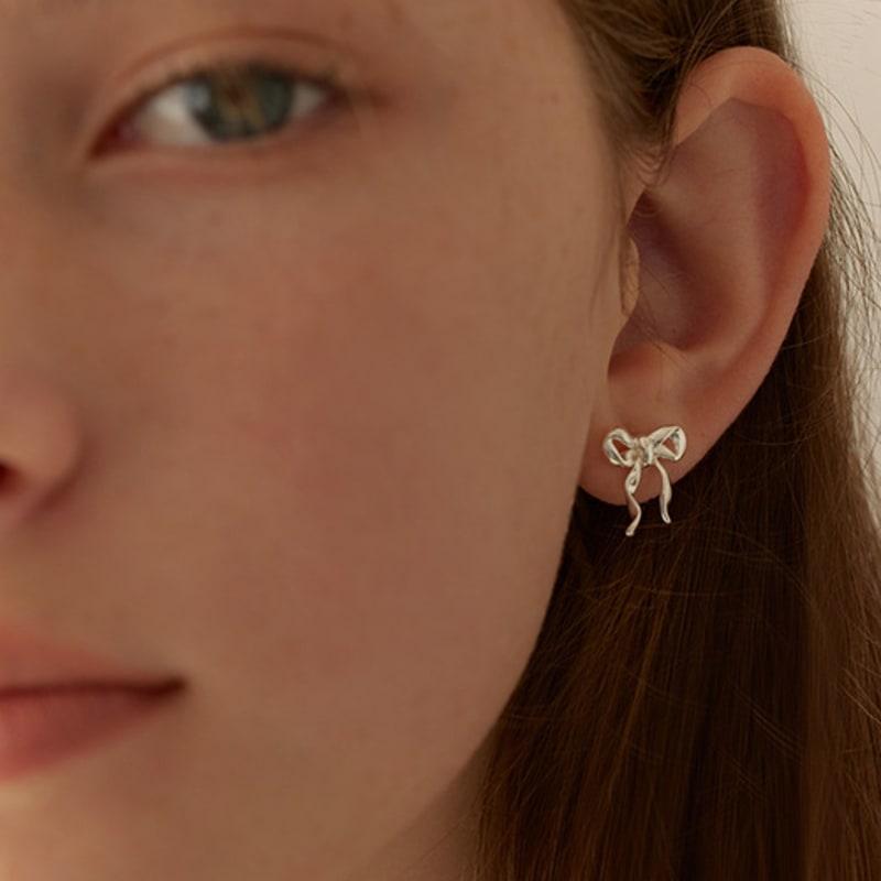 Lewe Wavy ribbon earring