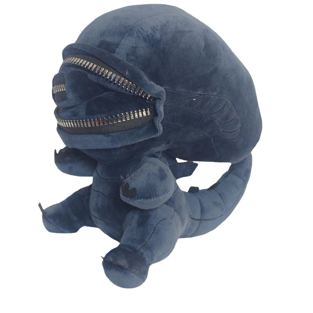 Плюшевая кукла в виде смертоносного корабля необычной формы