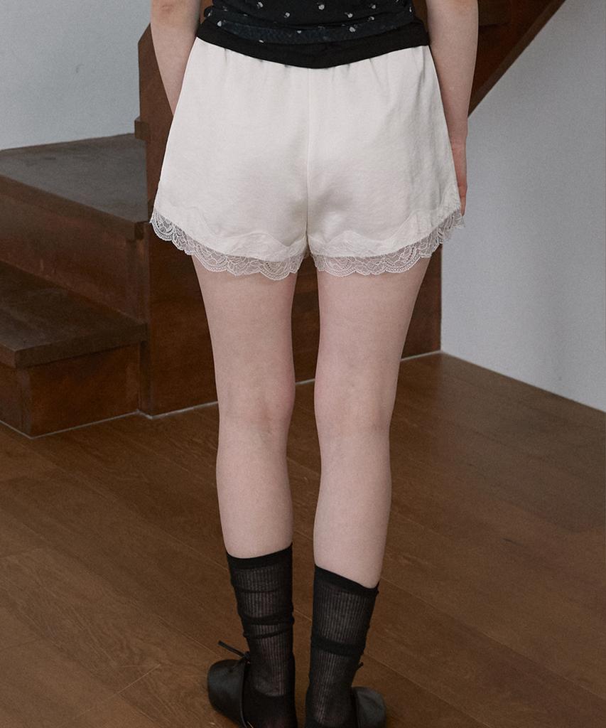 SIGREAT Lace Mix Fluid Satin Shorts_Ivory