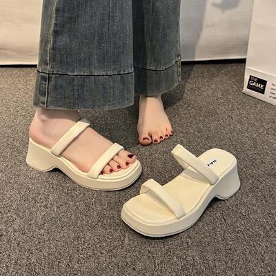 Лето 2025 новый однословный платформа высокий каблук крутые шлепанцы женские носить пляжная обувь с открытым носком женская обувь